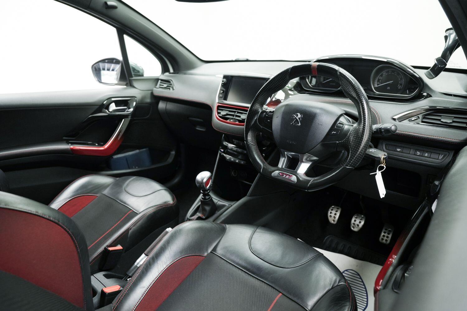 Used Peugeot 208 2014 for sale - 76361271: Photo 12