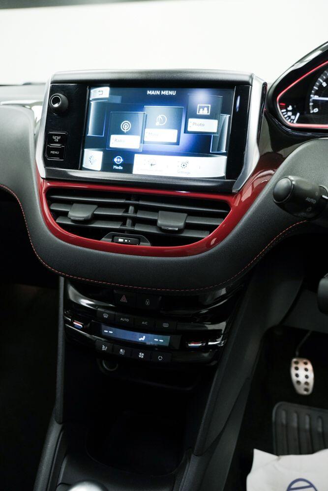 Used Peugeot 208 2014 for sale - 76361271: Photo 24