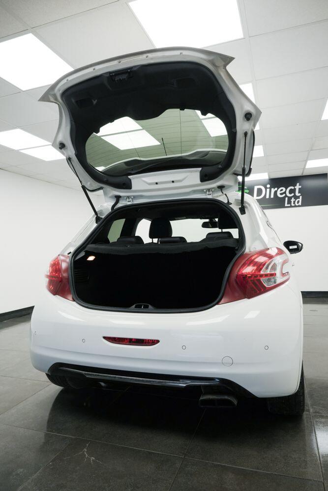 Used Peugeot 208 2014 for sale - 76361271: Photo 9