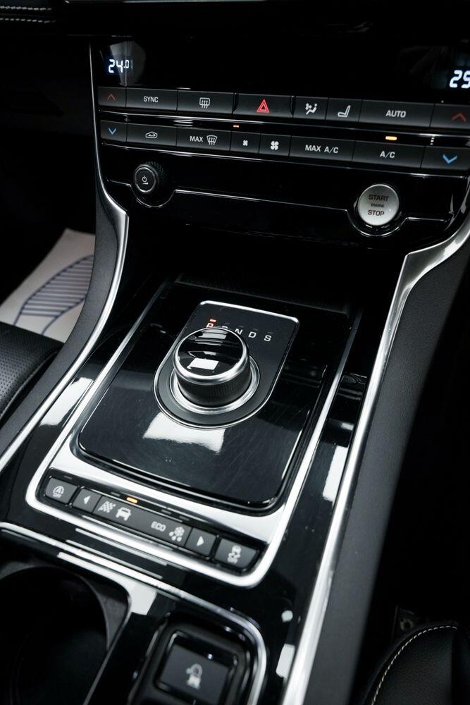 Used Jaguar XE 2019 for sale - 76823699: Photo 24