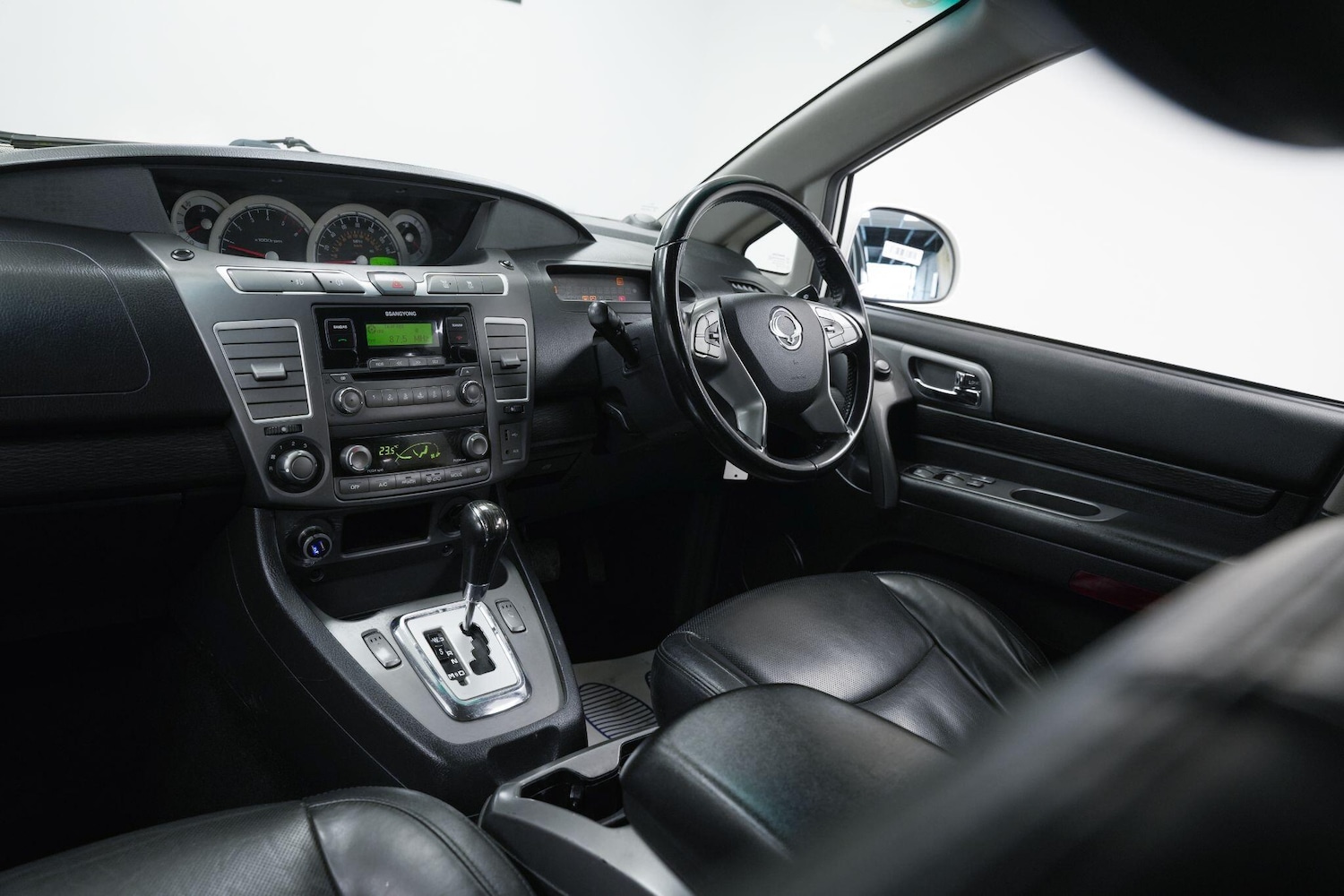 Used Ssangyong Turismo 2017 for sale - 78219930: Photo 21