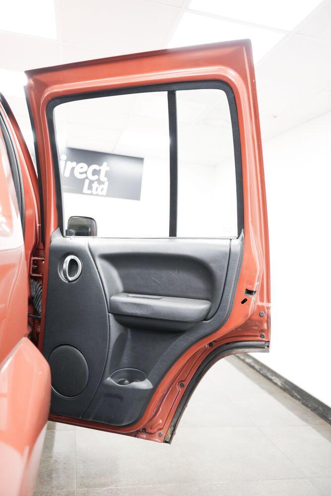 Used Jeep Cherokee 2002 for sale - 77454935: Photo 17