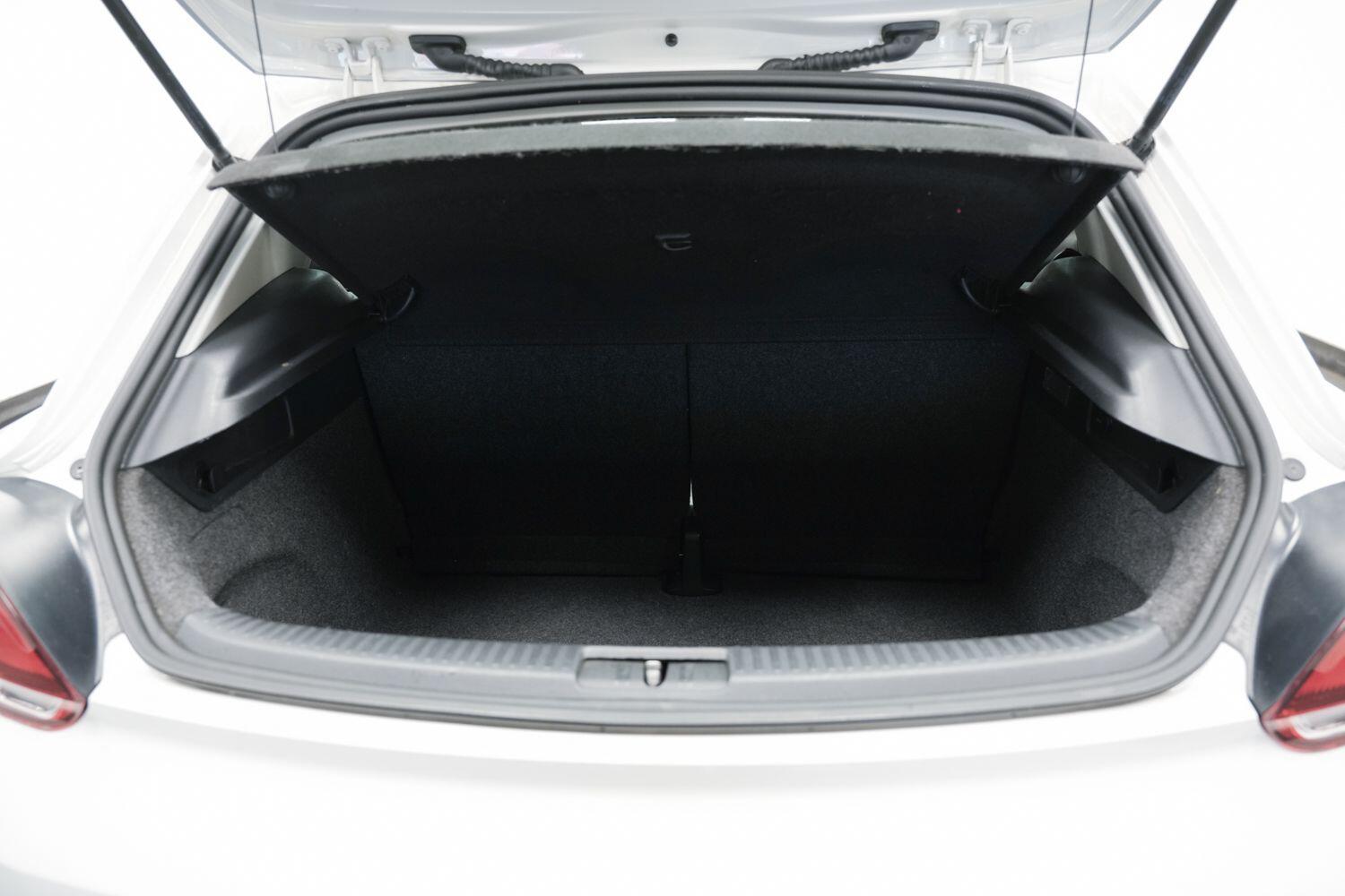 Used Volkswagen Scirocco 2011 for sale - 76408863: Photo 11