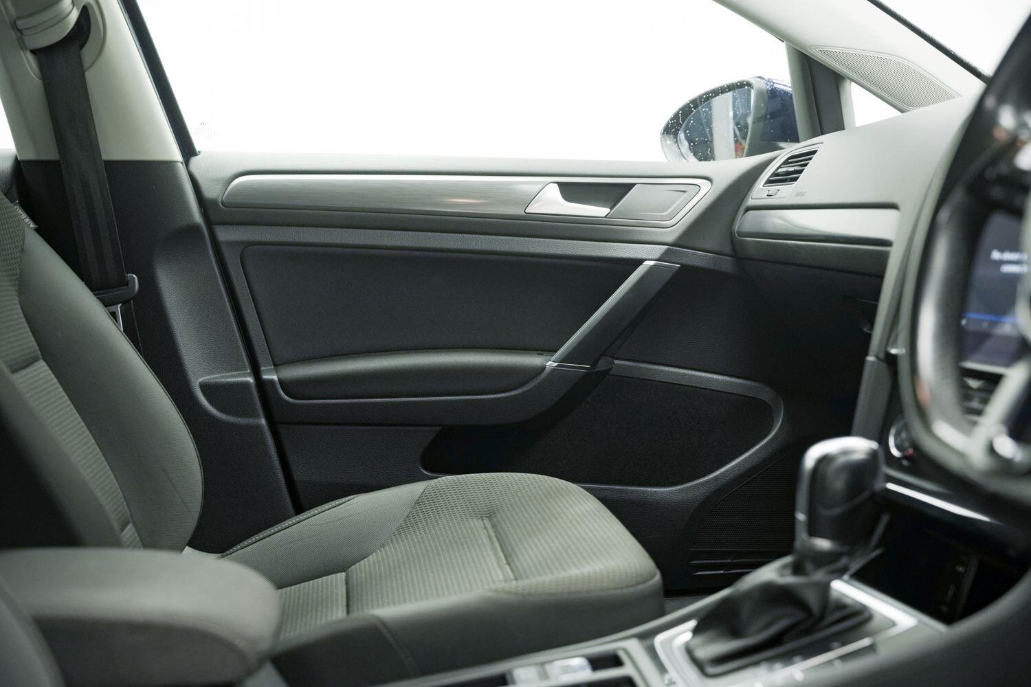 Used Volkswagen Golf 2017 for sale - 77612518: Photo 20