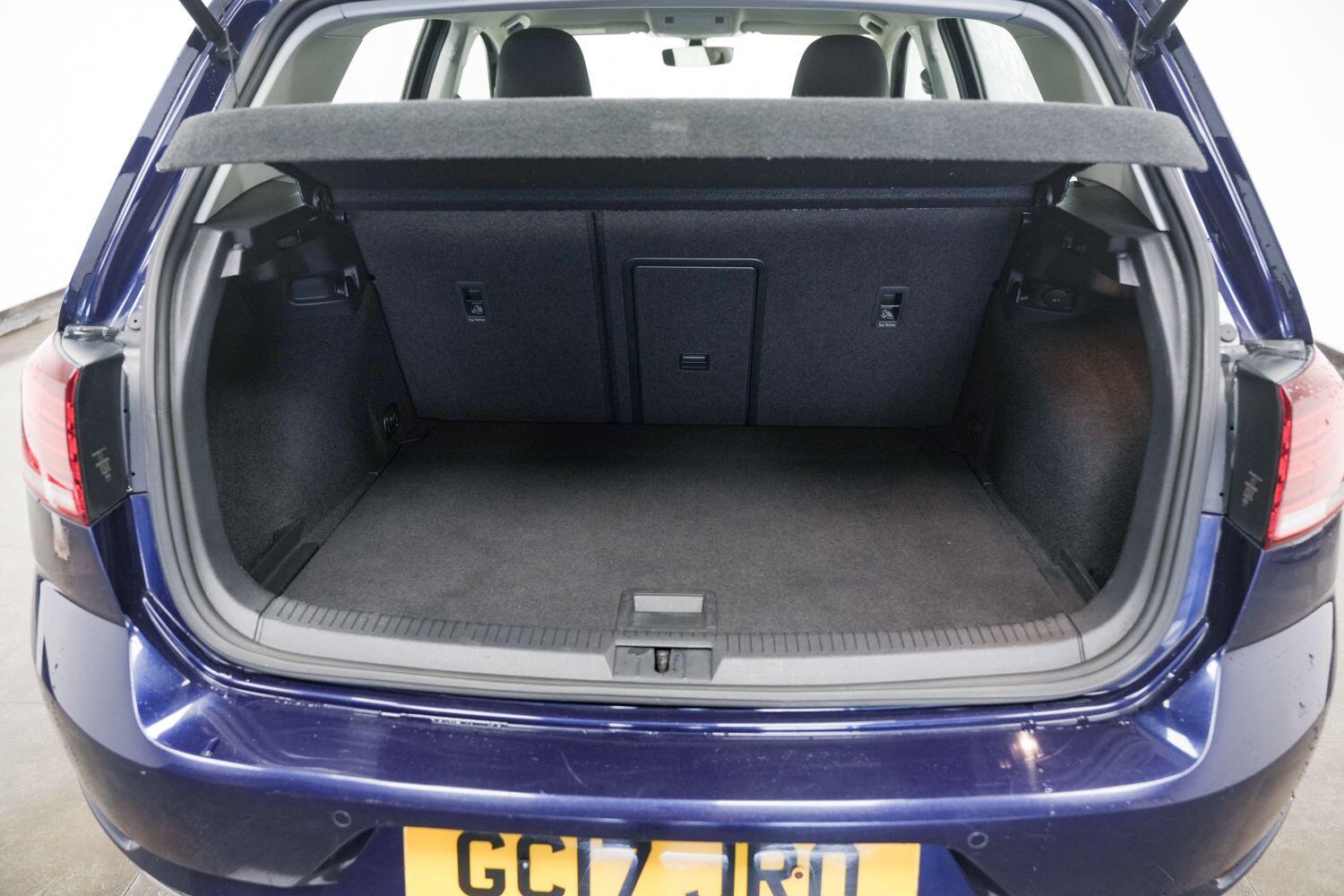 Used Volkswagen Golf 2017 for sale - 77612518: Photo 9