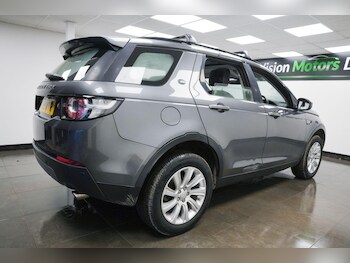 Used Land Rover Discovery Sport 2016 for sale - 77237947: Photo