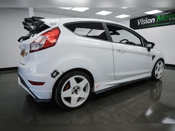 Used Ford Fiesta 2016 for sale - 75732401: Photo