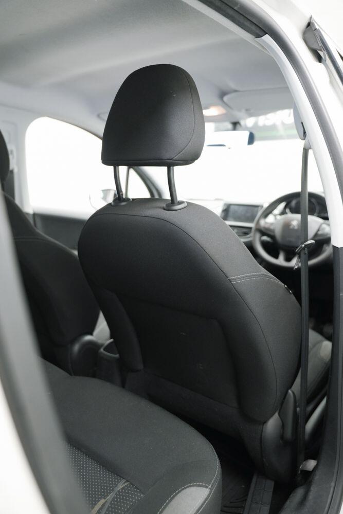 Used Peugeot 208 2015 for sale - 76388478: Photo 15