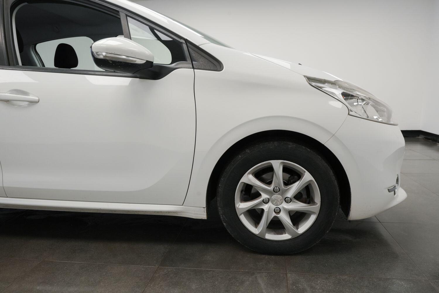 Used Peugeot 208 2015 for sale - 76388478: Photo 5