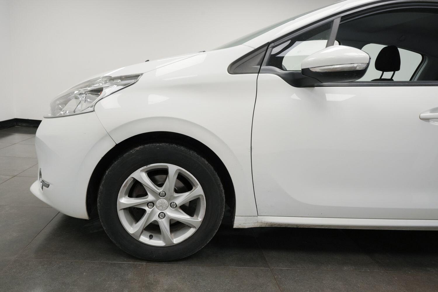 Used Peugeot 208 2015 for sale - 76388478: Photo 6
