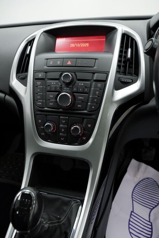 Used Vauxhall Astra 2013 for sale - 77040860: Photo 22