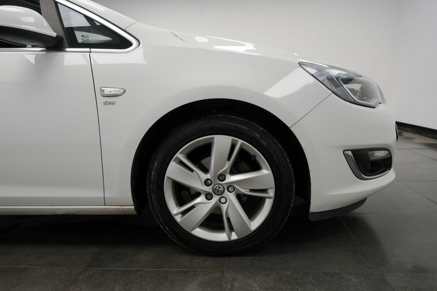 Used Vauxhall Astra 2013 for sale - 77040860: Photo 5