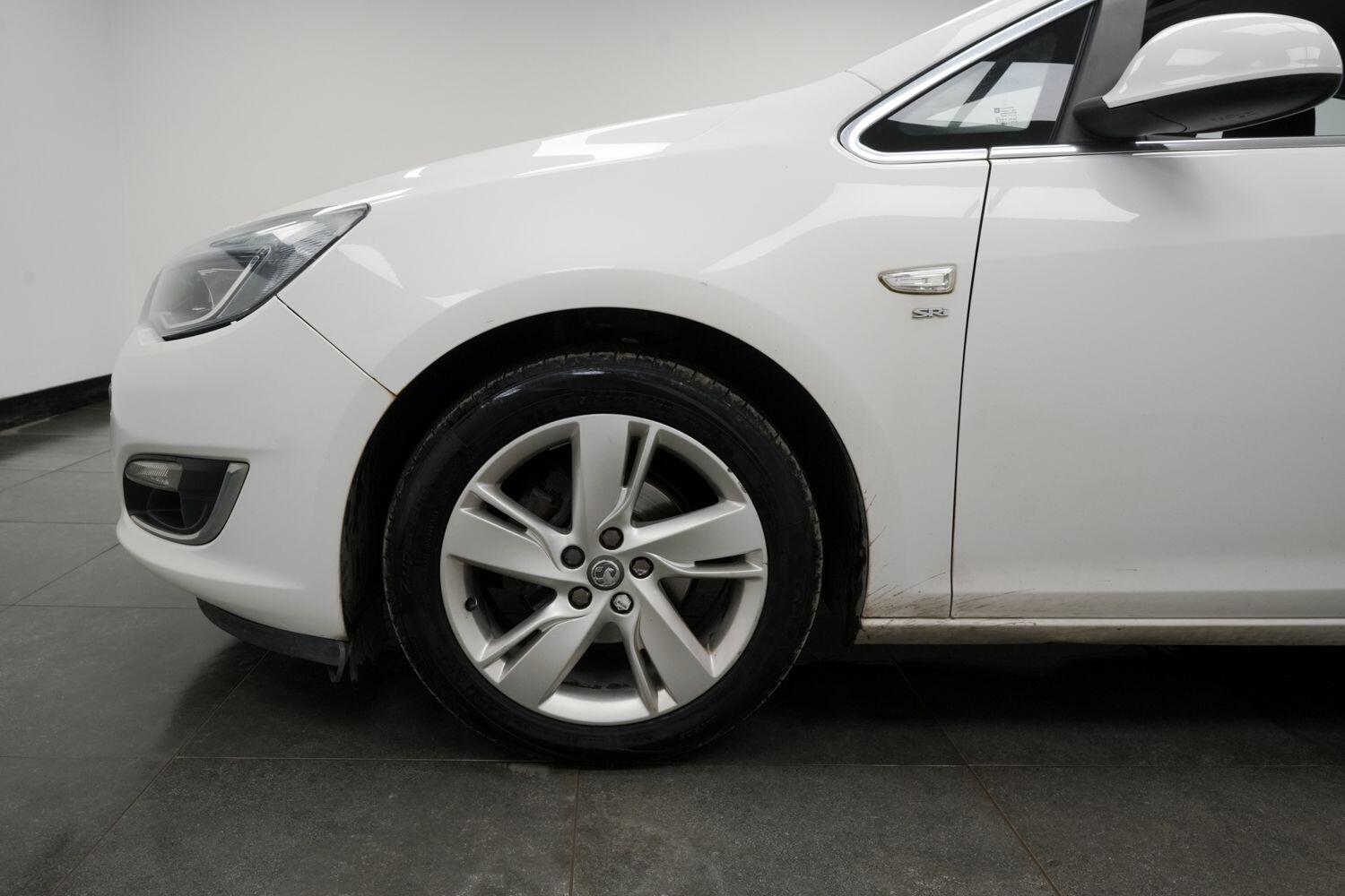 Used Vauxhall Astra 2013 for sale - 77040860: Photo 6