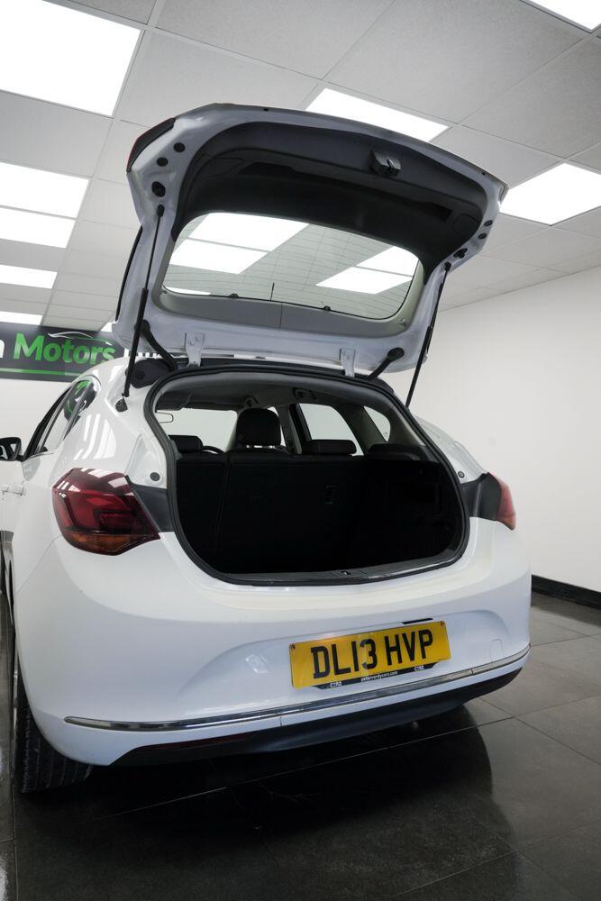 Used Vauxhall Astra 2013 for sale - 77040860: Photo 8