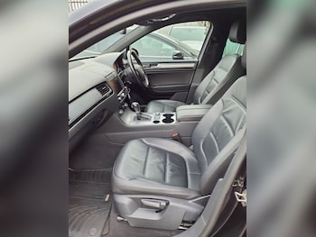 Used Volkswagen Touareg 2015 for sale - 76163549: Photo