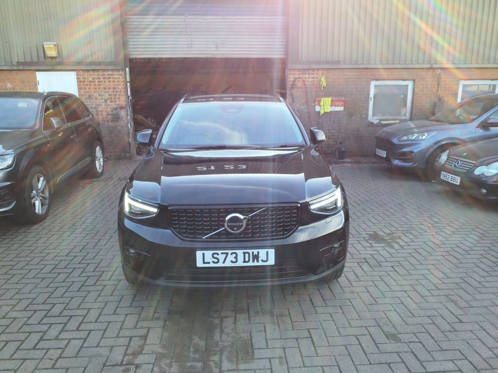 Used Volvo XC40 2023 for sale - 78030599: Photo 2