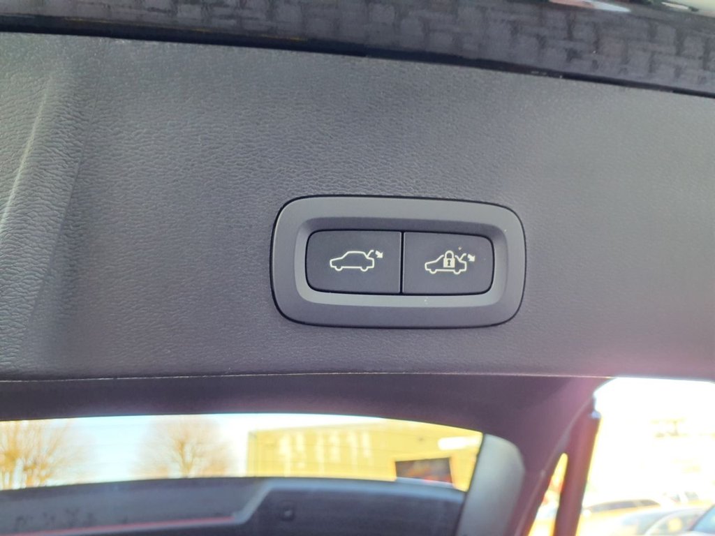 Used Volvo XC40 2023 for sale - 78030599: Photo 9