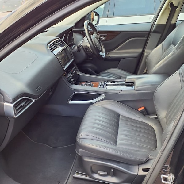 Used Jaguar F-Pace 2017 for sale - 75242289: Photo 4