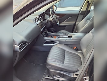 Used Jaguar F-Pace 2017 for sale - 75242289: Photo