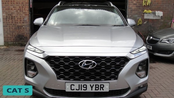 Used Hyundai Santa Fe 2019 for sale - 67028940: Photo 2