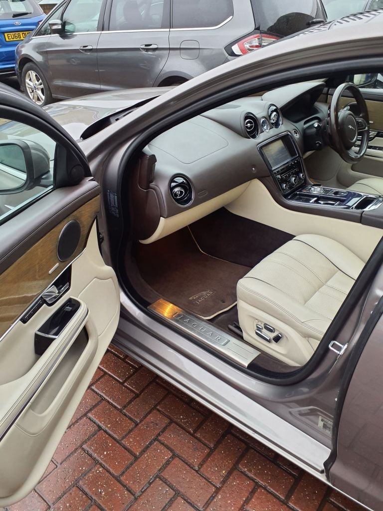 Used Jaguar XJ 2010 for sale - 77038485: Photo 7