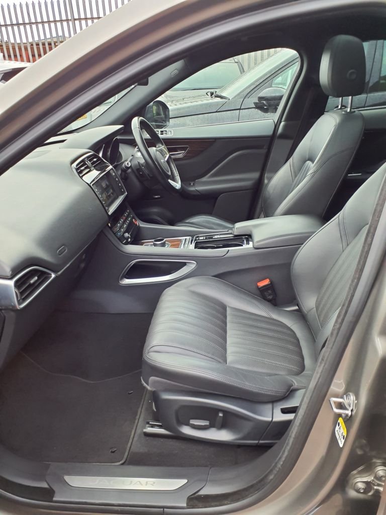 Used Jaguar F-Pace 2017 for sale - 76710963: Photo 4