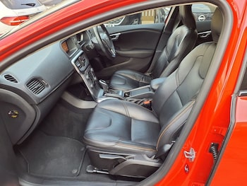 Used Volvo V40 Cross Country 2017 for sale - 79178773: Photo