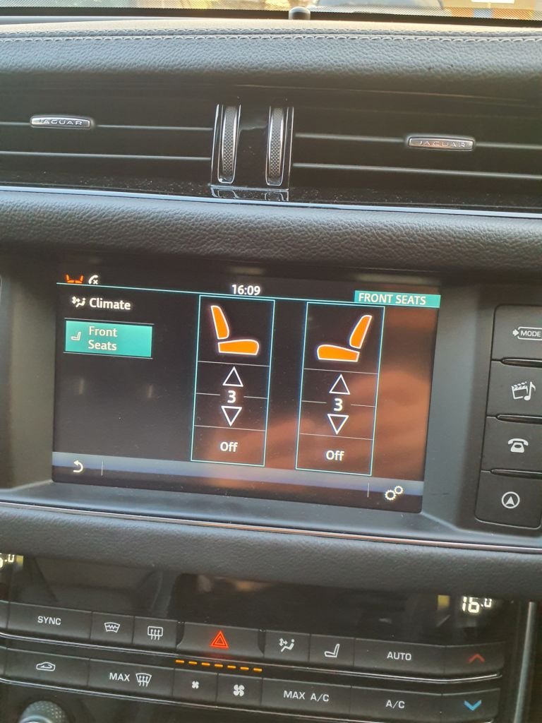 Used Jaguar XF 2016 for sale - 76784047: Photo 16