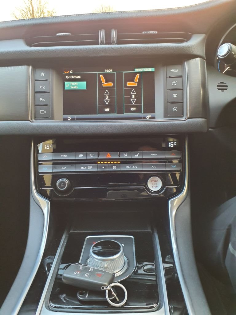 Used Jaguar XF 2016 for sale - 76784047: Photo 17