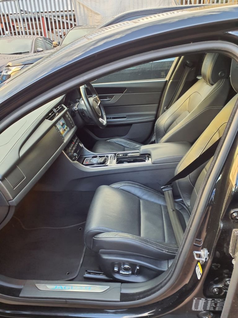 Used Jaguar XF 2016 for sale - 76784047: Photo 4