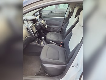 Used Renault Captur 2018 for sale - 76848300: Photo
