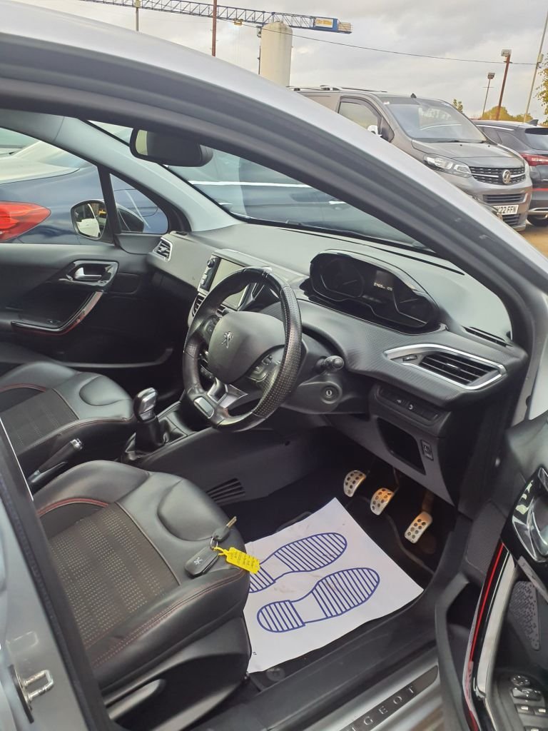 Used Peugeot 208 2018 for sale - 76430080: Photo 14