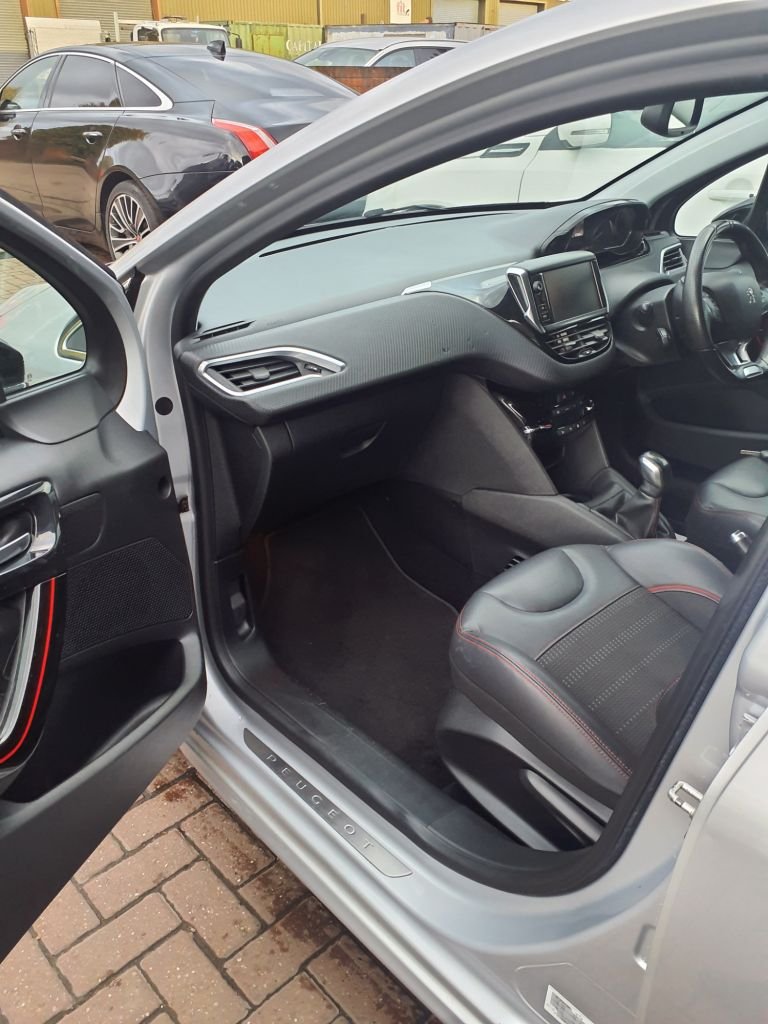 Used Peugeot 208 2018 for sale - 76430080: Photo 4
