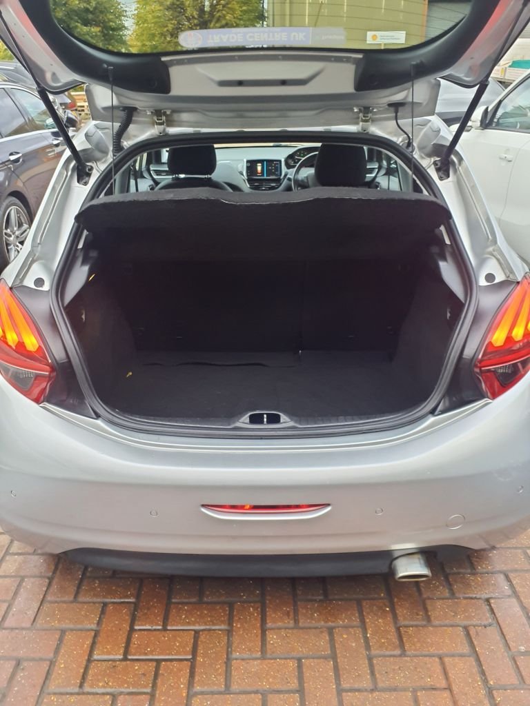 Used Peugeot 208 2018 for sale - 76430080: Photo 9