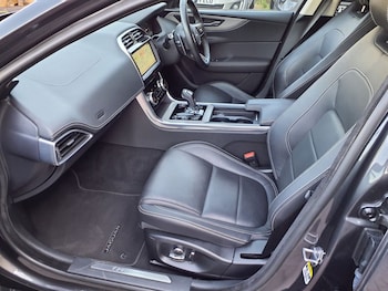 Used Jaguar XE 2020 for sale - 79178705: Photo