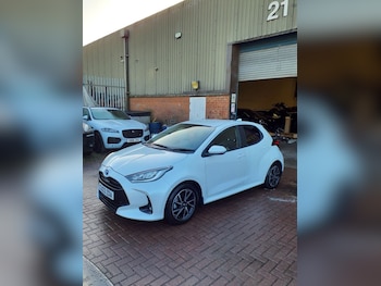Used Toyota Yaris 2023 for sale - 77038276: Photo