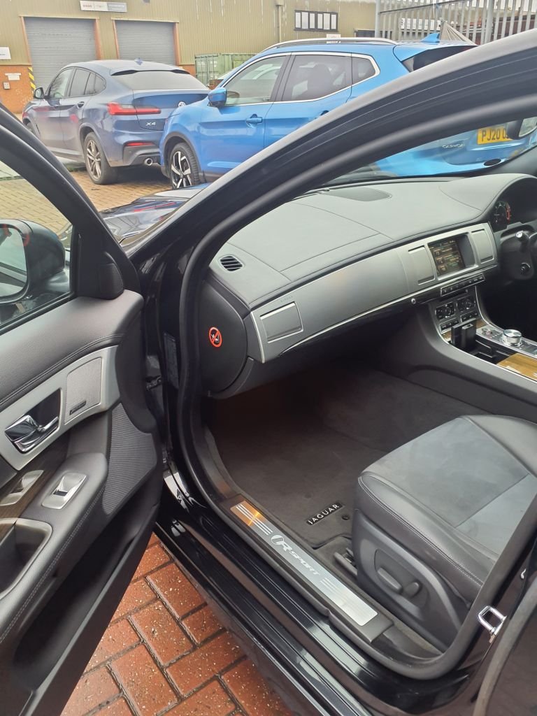 Used Jaguar XF 2015 for sale - 76883474: Photo 4