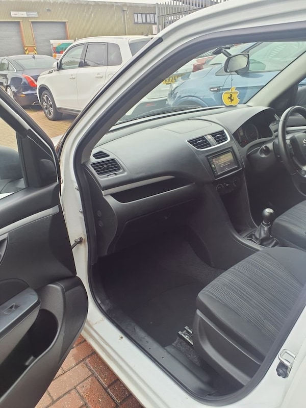 Used Suzuki Swift 2015 for sale - 76210726: Photo 4
