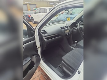 Used Suzuki Swift 2015 for sale - 76210726: Photo 4