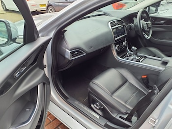 Used Jaguar XE 2020 for sale - 79599058: Photo