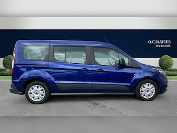 Used Ford Grand Tourneo Connect 2017 for sale - 76355668: Photo