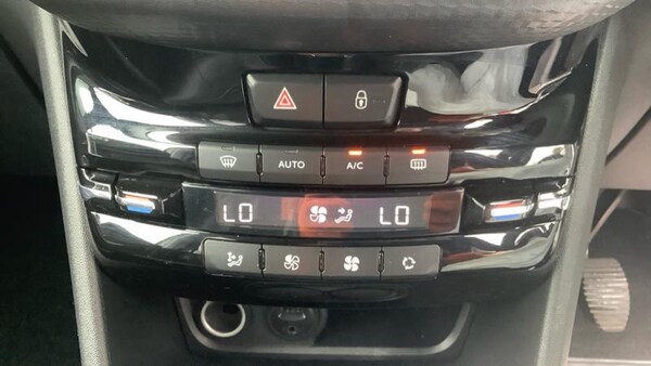 Used Peugeot 2008 2016 for sale - 75945329: Photo 19