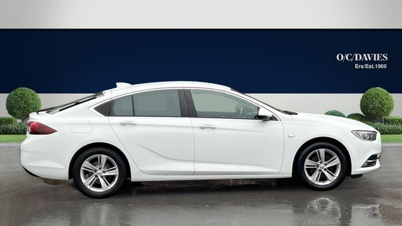 Used Vauxhall Insignia 2017 for sale - 77516036: Photo 2
