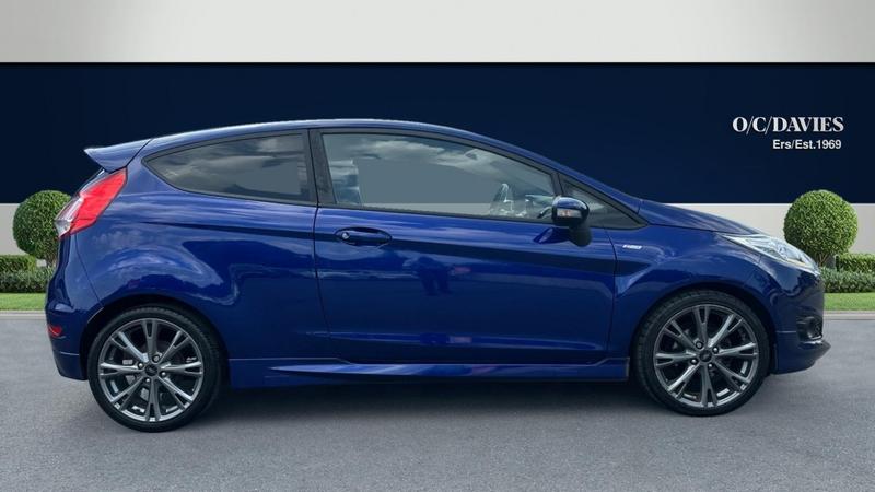 Used Ford Fiesta 2017 for sale - 76918382: Photo 2