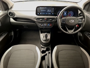 Used Hyundai i10 2023 for sale - 77020761: Photo