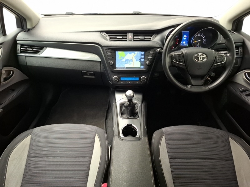 Used Toyota Avensis 2017 for sale - 76493180: Photo 2