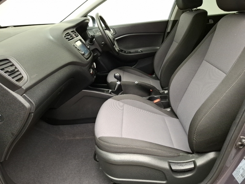 Used Hyundai i20 2019 for sale - 77008735: Photo 5