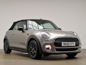 Used MINI Convertible 2018 for sale - 76230093: Photo