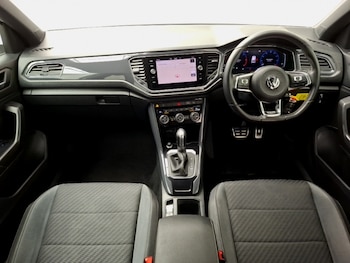 Used Volkswagen T-Roc 2019 for sale - 76543693: Photo