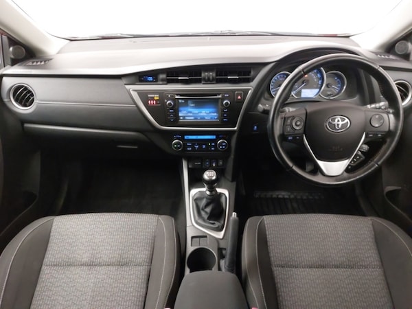 Used Toyota Auris 2014 for sale - 76262034: Photo 2